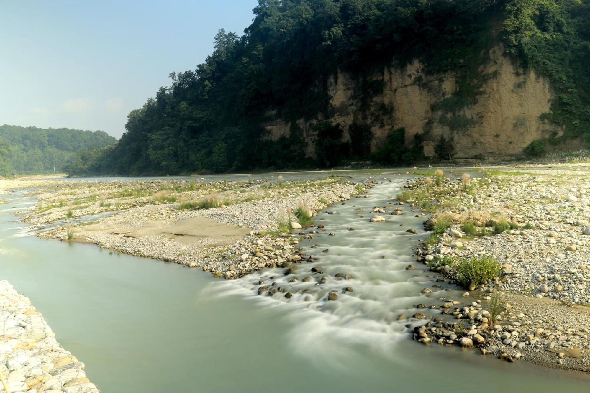 Riverside By Aahma Garjia Buitenkant foto